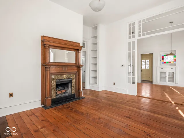 $2,300 | 1118 East St Clair Street, Indianapolis, IN 46202