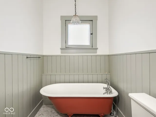 $2,300 | 1118 East St Clair Street, Indianapolis, IN 46202