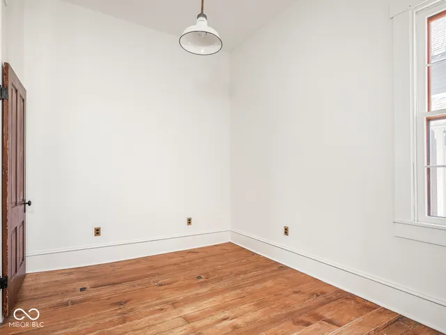 $2,300 | 1118 East St Clair Street, Indianapolis, IN 46202