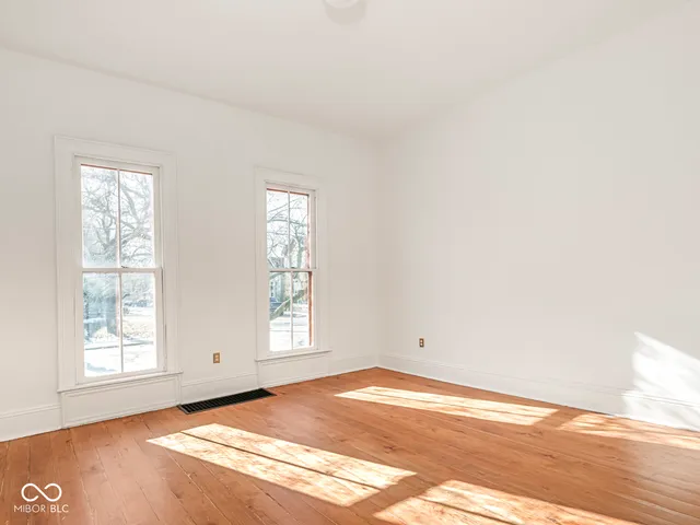 $2,300 | 1118 East St Clair Street, Indianapolis, IN 46202