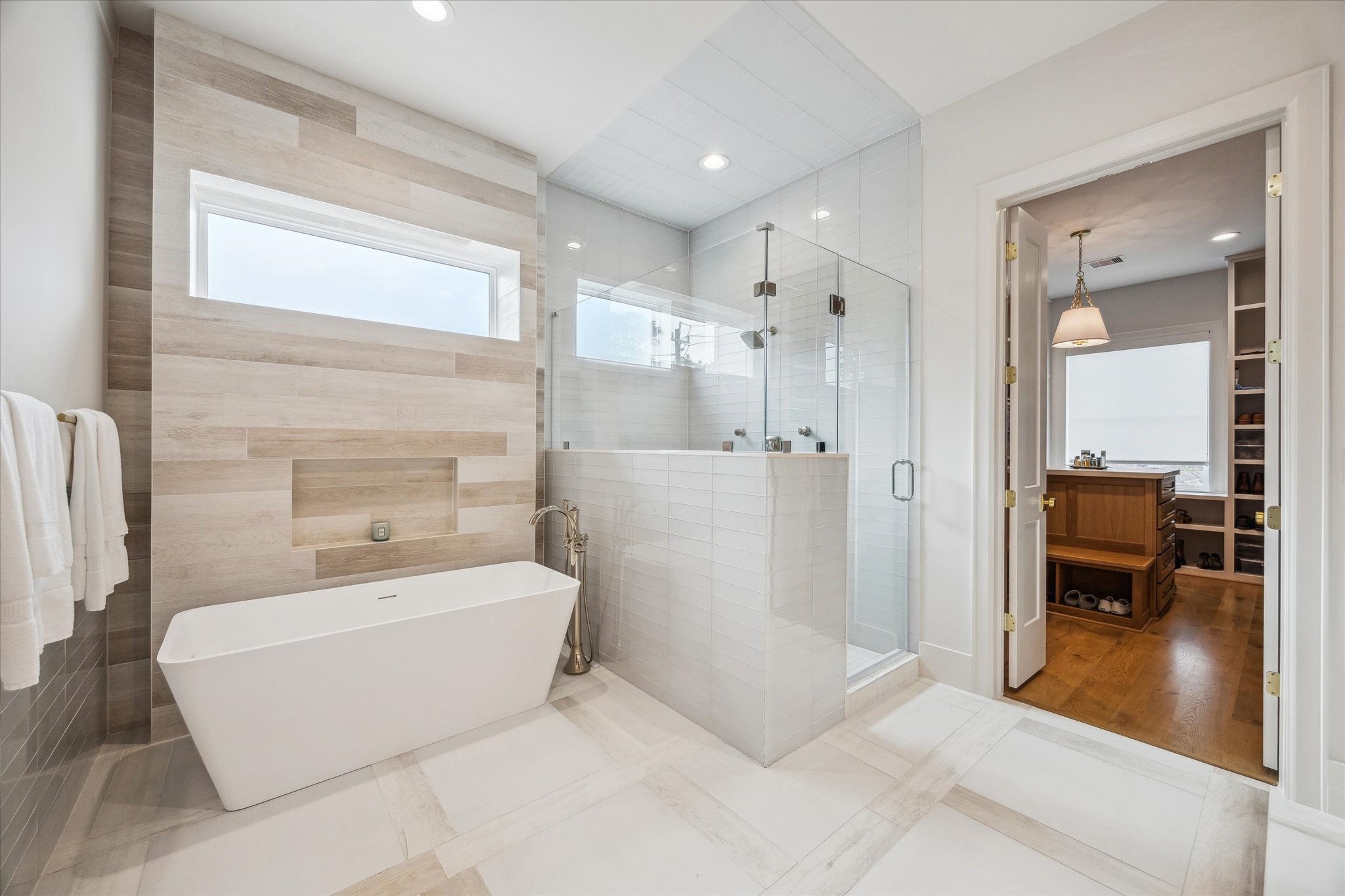 739 Azaleadell Drive Houston, TX 77018 - Photo 35 of 49 a spacious bathroom with a tub shower and a sink