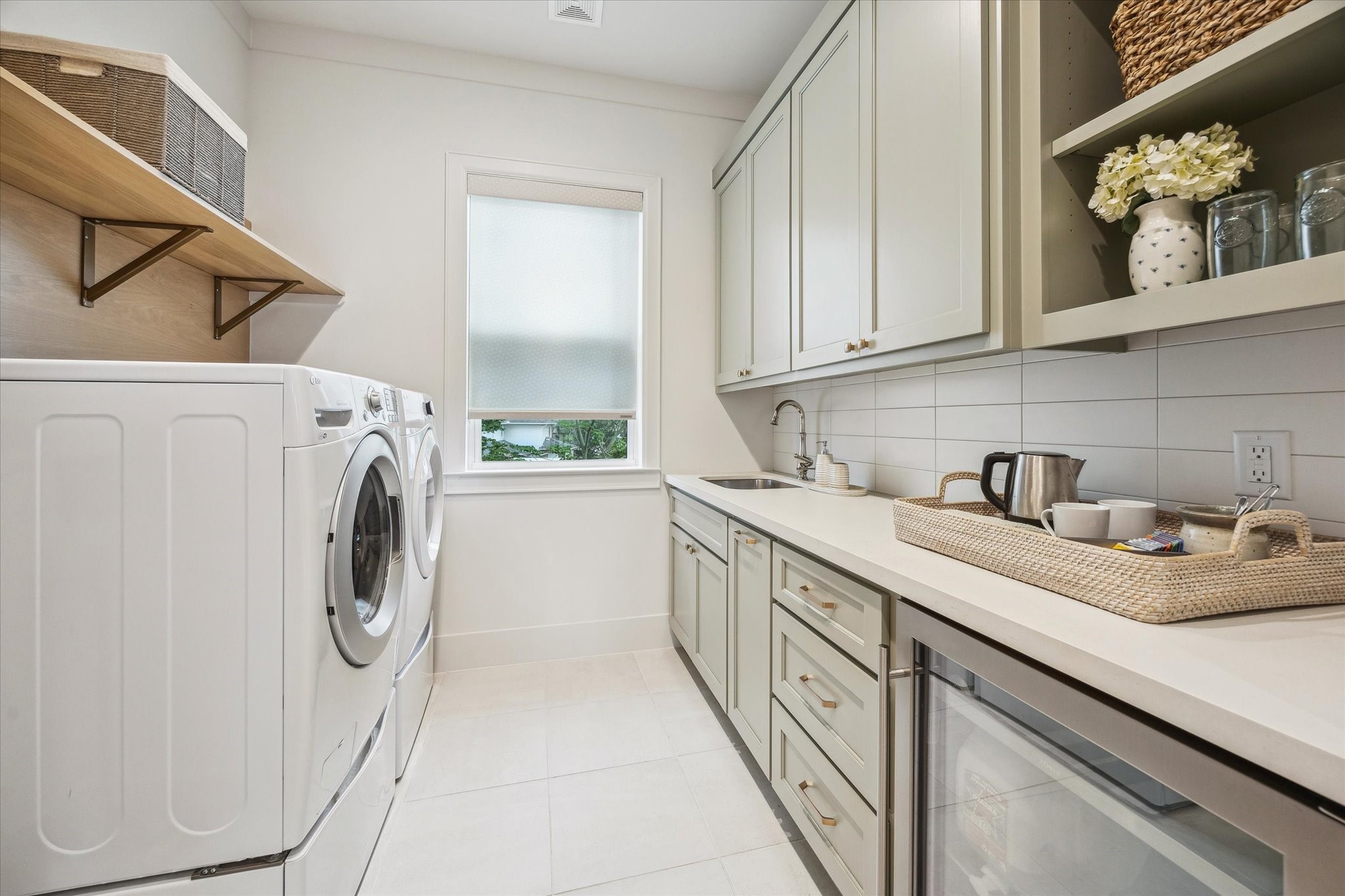 739 Azaleadell Drive Houston, TX 77018 - Photo 42 of 49 a utility room with sink dryer and washer