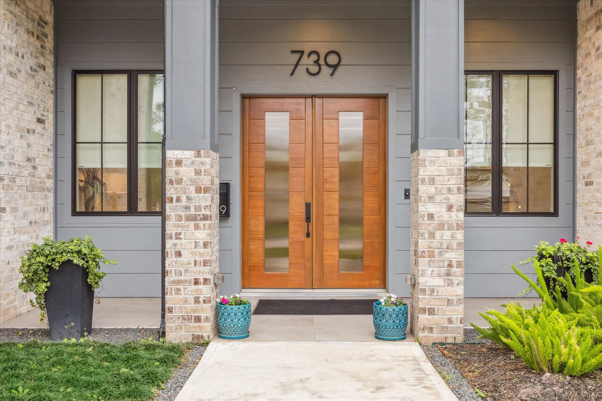 739 Azaleadell Drive Houston, TX 77018 - Photo 47 of 49 a front view of a house