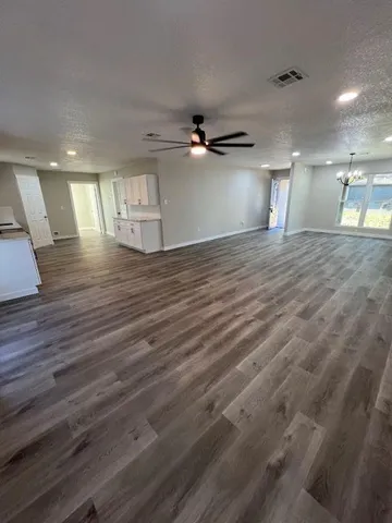 $299,900 | 916 Elizabeth Drive, Robinson, TX 76706