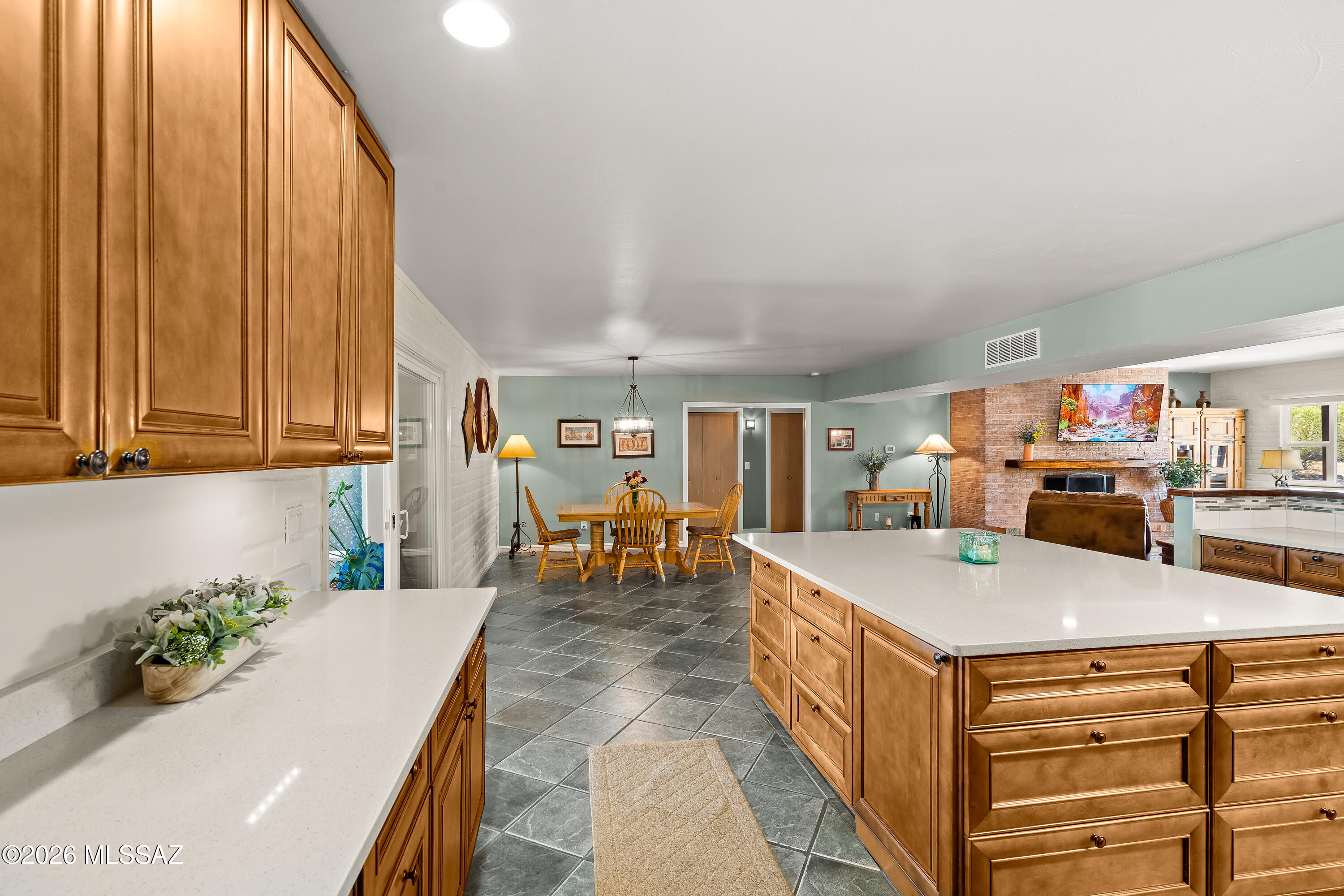 7005 North Wade Road Tucson, AZ 85743 - Photo 12 of 50 Kitchen and Dining