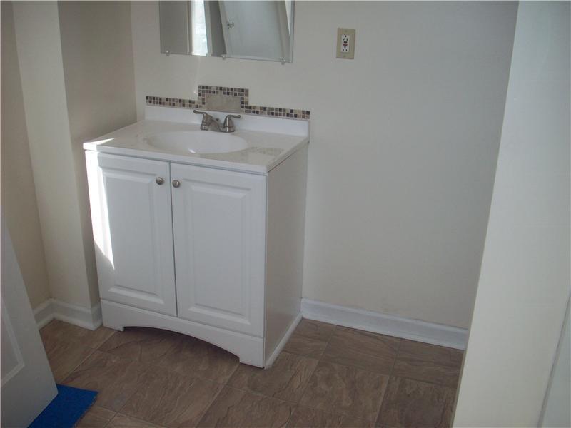 460 Irvin Avenue Rochester, PA 15074 - Photo 14 of 24 Full Bath. All new