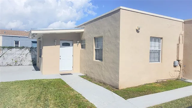 a view of a house with a backyard
