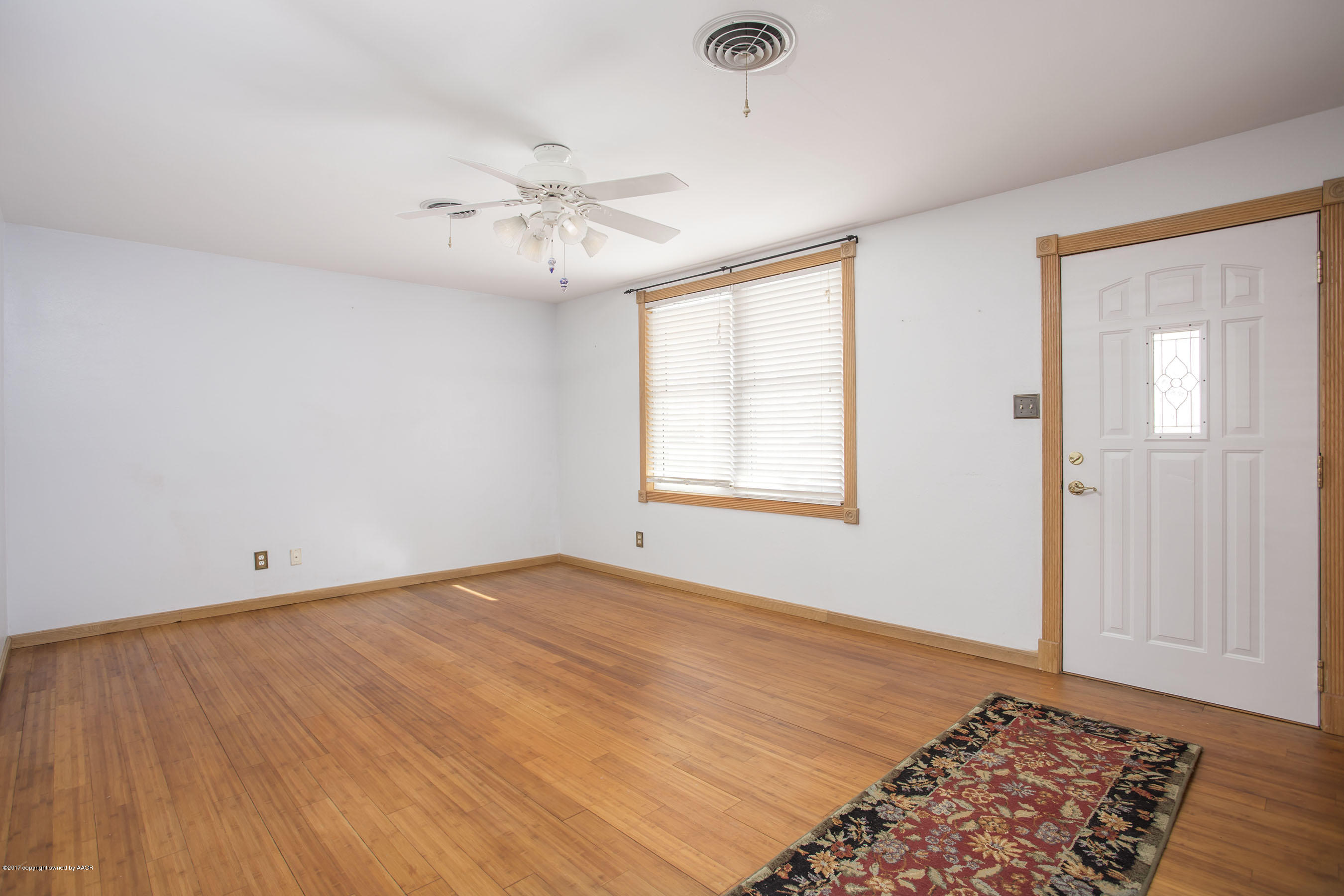4716 South Fannin Street Amarillo, TX 79110 - Photo 8 of 25 Living Room