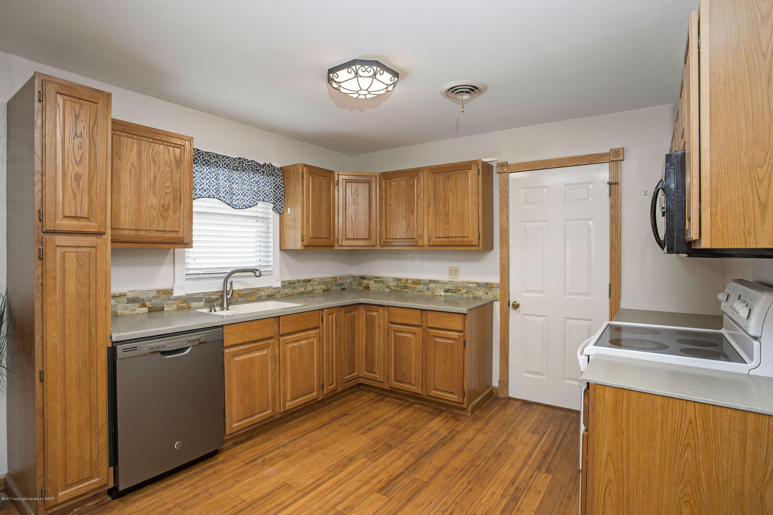 4716 South Fannin Street Amarillo, TX 79110 - Photo 10 of 25 Kitchen