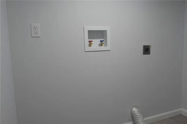 $313,999 | 1212 Southeast Briarcroft Street, Lee's Summit, MO 64063