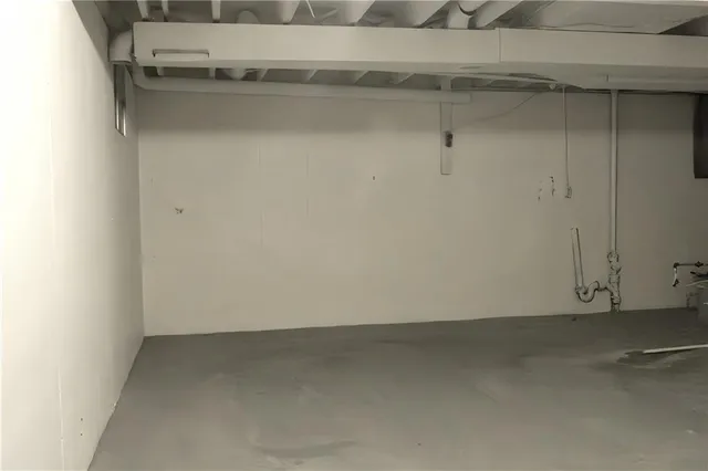 $313,999 | 1212 Southeast Briarcroft Street, Lee's Summit, MO 64063