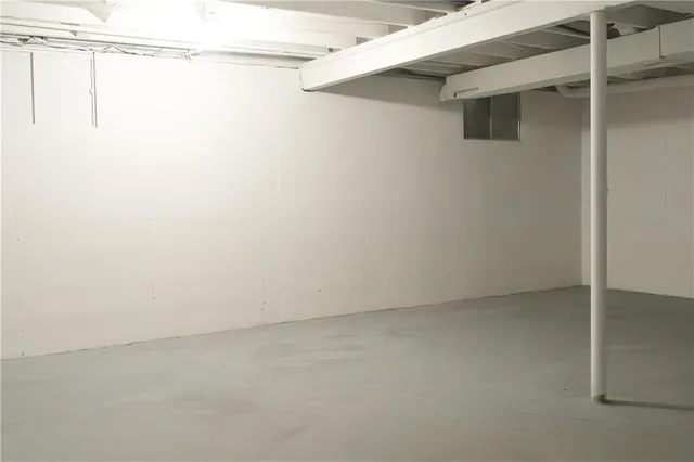 $313,999 | 1212 Southeast Briarcroft Street, Lee's Summit, MO 64063