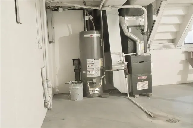 $313,999 | 1212 Southeast Briarcroft Street, Lee's Summit, MO 64063