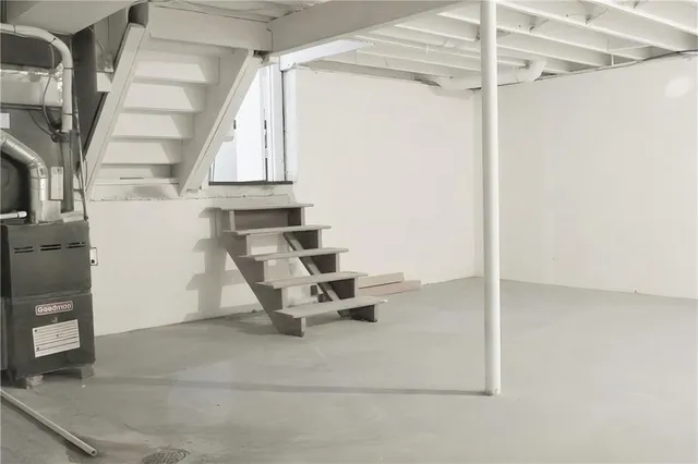 $313,999 | 1212 Southeast Briarcroft Street, Lee's Summit, MO 64063