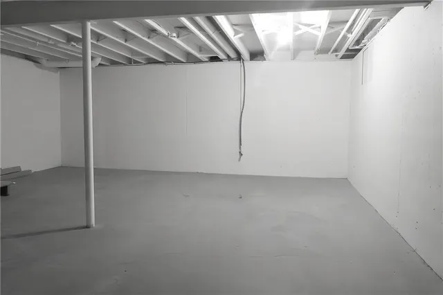 $313,999 | 1212 Southeast Briarcroft Street, Lee's Summit, MO 64063