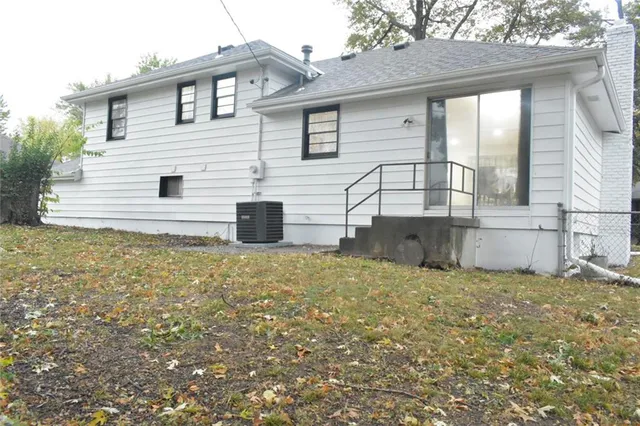 $313,999 | 1212 Southeast Briarcroft Street, Lee's Summit, MO 64063