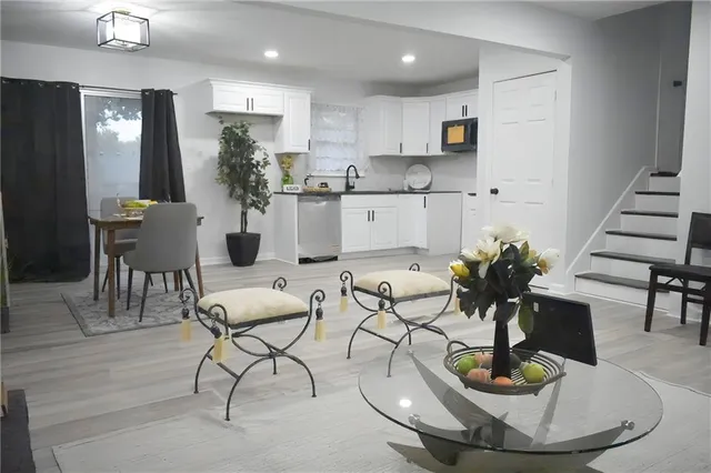 $313,999 | 1212 Southeast Briarcroft Street, Lee's Summit, MO 64063