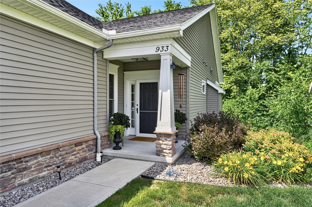 933 Pathway Lane Webster, NY 14580 - Photo 5 of 50 Front Door