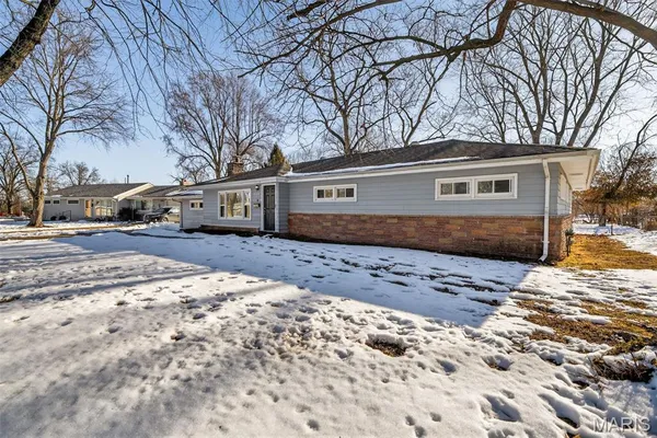 $199,900 | 14 Kenwood Drive, Hazelwood, MO 63042