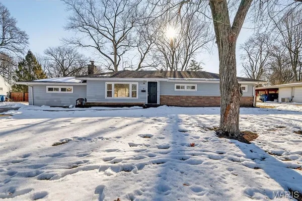 $199,900 | 14 Kenwood Drive, Hazelwood, MO 63042