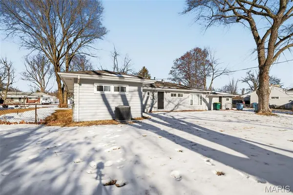 $199,900 | 14 Kenwood Drive, Hazelwood, MO 63042