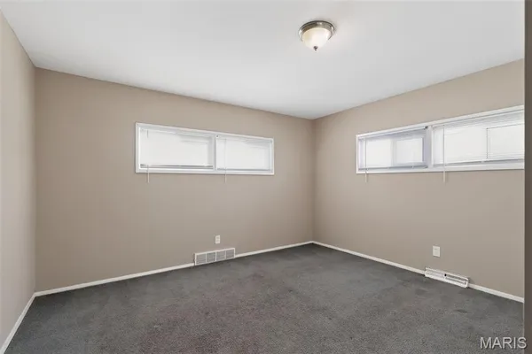 $199,900 | 14 Kenwood Drive, Hazelwood, MO 63042