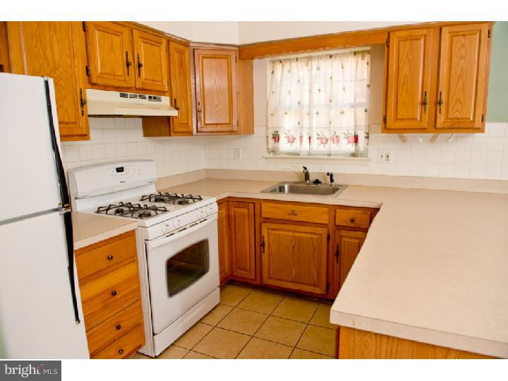 7923-31 Ridge Avenue, Unit 21 Philadelphia, PA 19128 - Photo 5 of 15 Kitchen