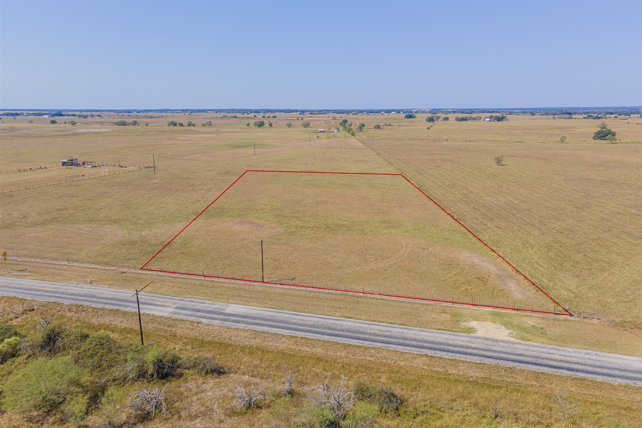 1892 FM 2761 Road Alleyton, TX 78935 - Photo 2 of 9 a view of an ocean and beach