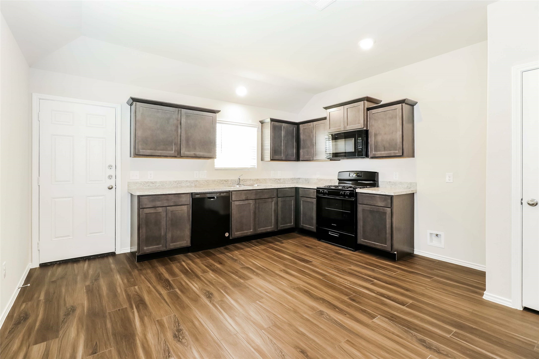 1048 Burkes Rdg Trail Conroe, TX 77301 - Photo 10 of 21 Photos may be representative of the floor plan and not the exact home. Finishes, layout, and features of the actual property for lease may vary.
