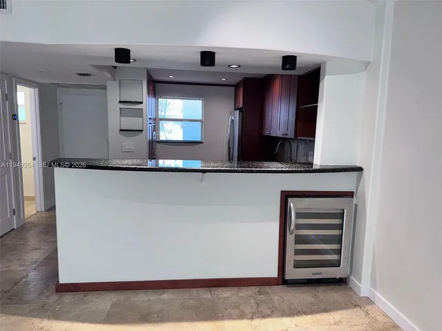 $2,500 | 100 Edgewater Drive, Unit 140, Coral Gables, FL 33133