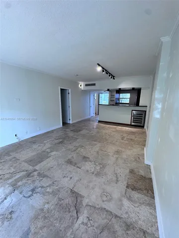 $2,500 | 100 Edgewater Drive, Unit 140, Coral Gables, FL 33133