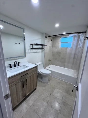 $2,500 | 100 Edgewater Drive, Unit 140, Coral Gables, FL 33133