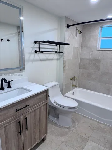 $2,500 | 100 Edgewater Drive, Unit 140, Coral Gables, FL 33133