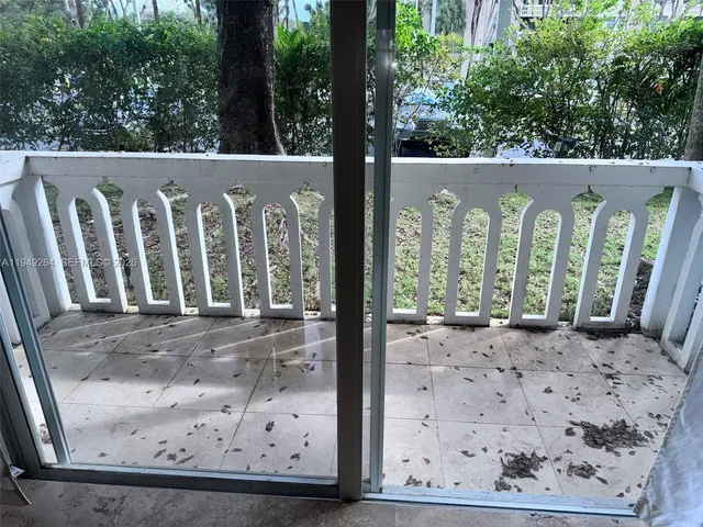 $2,500 | 100 Edgewater Drive, Unit 140, Coral Gables, FL 33133