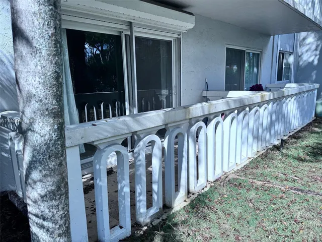 $2,500 | 100 Edgewater Drive, Unit 140, Coral Gables, FL 33133