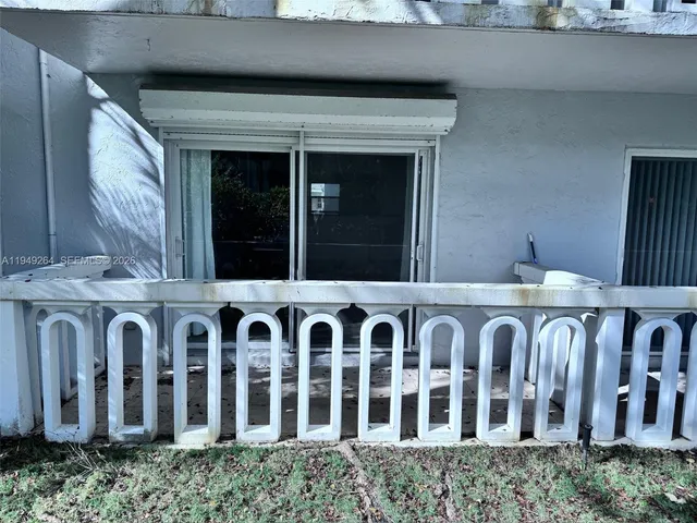 $2,500 | 100 Edgewater Drive, Unit 140, Coral Gables, FL 33133