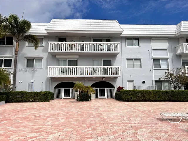 $2,500 | 100 Edgewater Drive, Unit 140, Coral Gables, FL 33133
