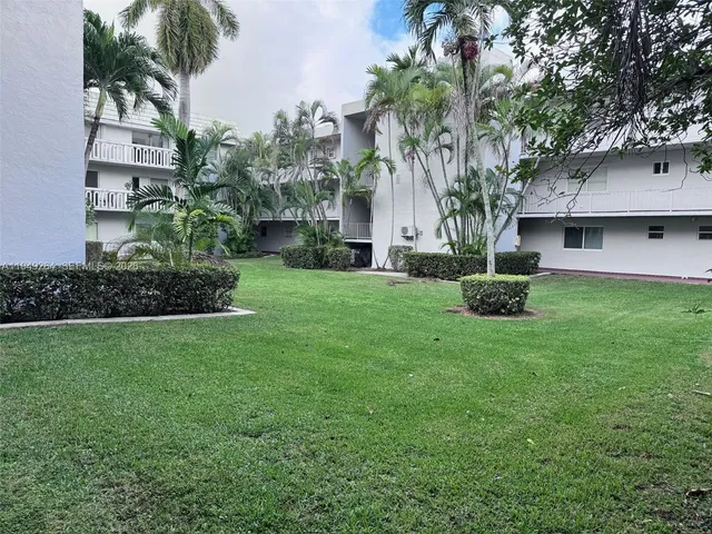 $2,500 | 100 Edgewater Drive, Unit 140, Coral Gables, FL 33133