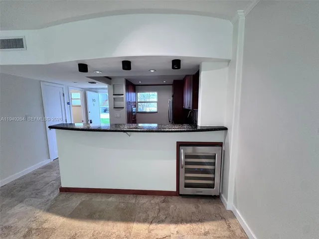 $2,500 | 100 Edgewater Drive, Unit 140, Coral Gables, FL 33133