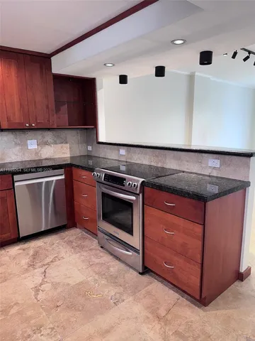 $2,500 | 100 Edgewater Drive, Unit 140, Coral Gables, FL 33133