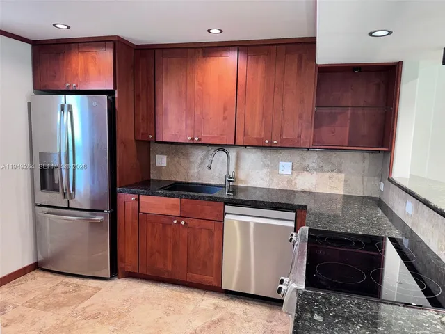 $2,500 | 100 Edgewater Drive, Unit 140, Coral Gables, FL 33133