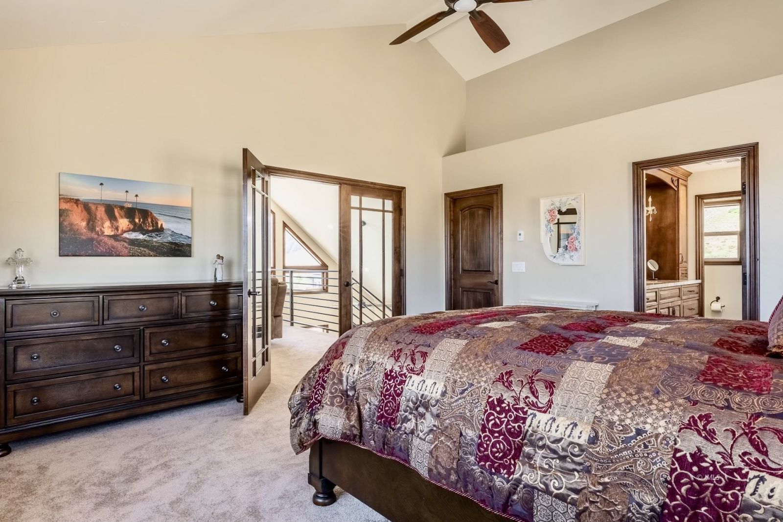 75 Ridgeview Bishop, CA 93514 - Photo 23 of 35 a bedroom with a bed and a dresser