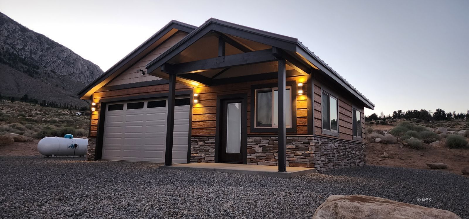 75 Ridgeview Bishop, CA 93514 - Photo 28 of 35 a front view of a house with parking