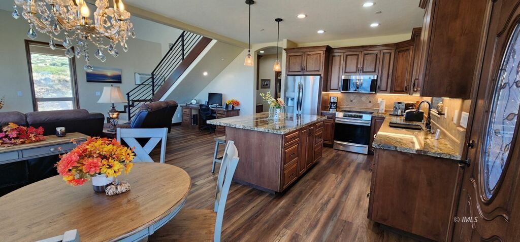 75 Ridgeview Bishop, CA 93514 - Photo 6 of 35 a living room with furniture kitchen view and a large window