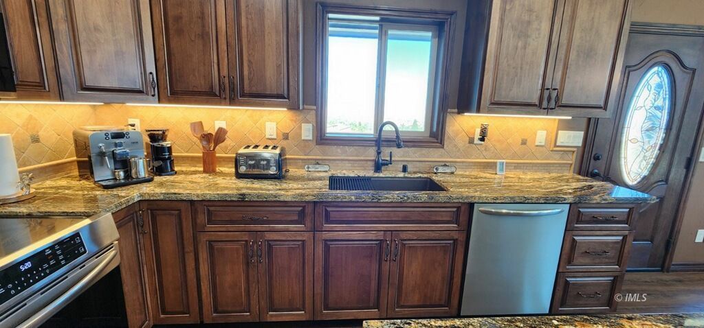 75 Ridgeview Bishop, CA 93514 - Photo 8 of 35 a kitchen with granite countertop wooden cabinets a sink and a stove