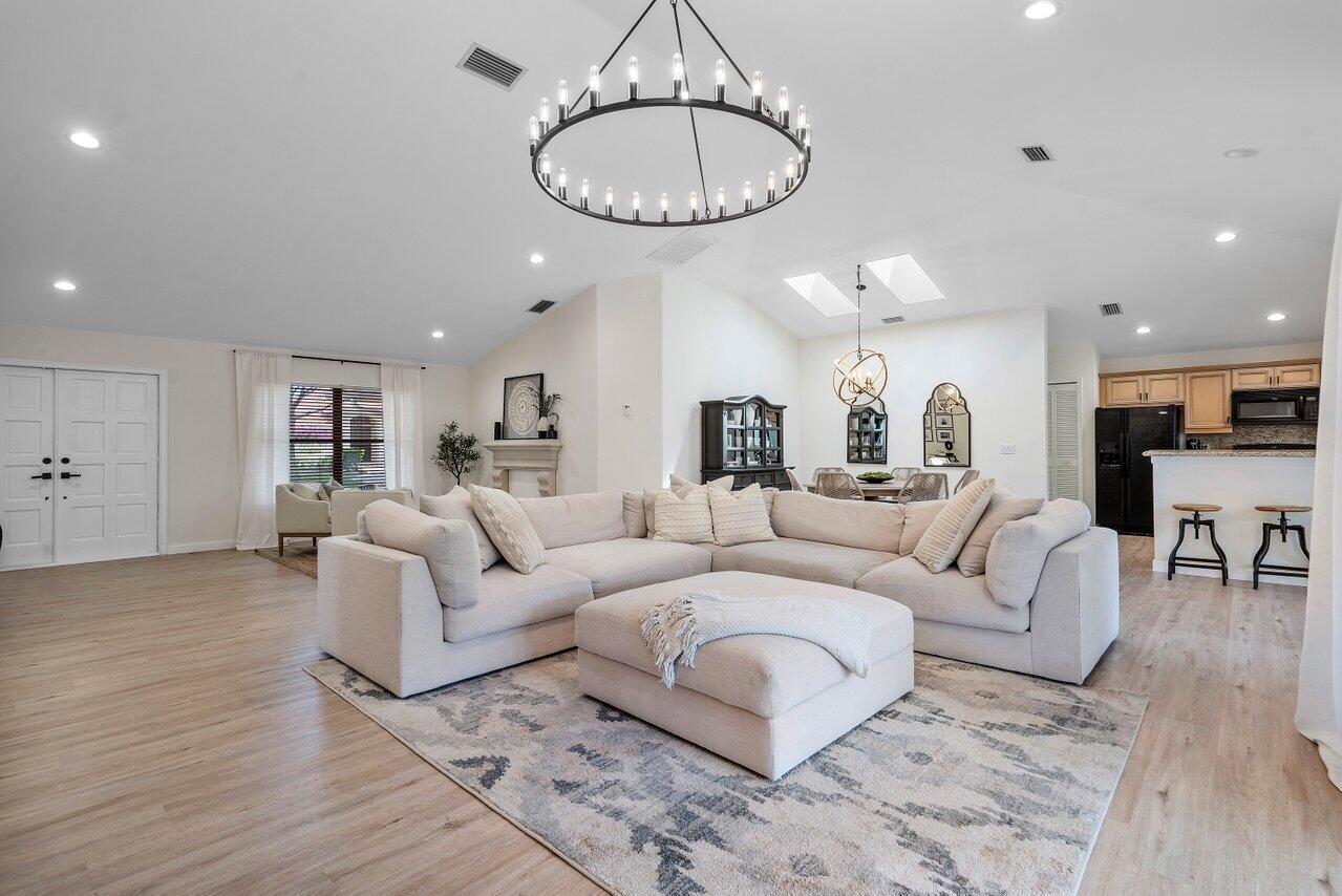 10639 Avenida Santa Ana Boca Raton, FL 33498 - Photo 4 of 28 2