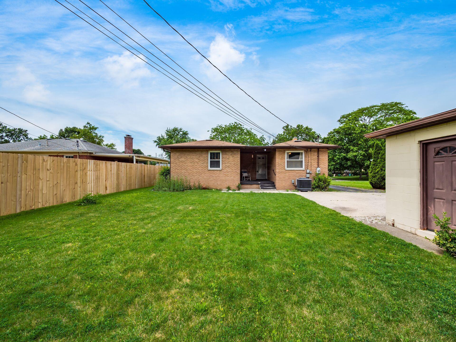 380 Topsfield Road Columbus, OH 43228 - Photo 5 of 42