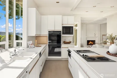 $5,895,000 | 5412 96th Avenue Southeast, Mercer Island, WA 98040