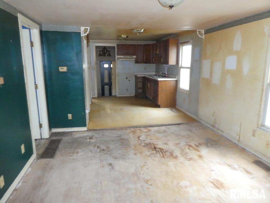 1813 East Keys Avenue Springfield, IL 62702 - Photo 3 of 11