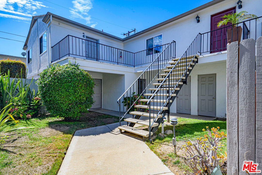 1102 Barbara Street Redondo Beach, CA 90277 - Photo 4 of 13